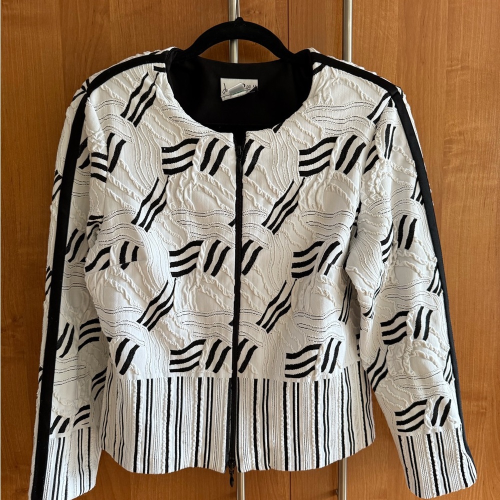 Joseph Ribkoff Textured Black & White Statement Jacket Zip Front Size 14